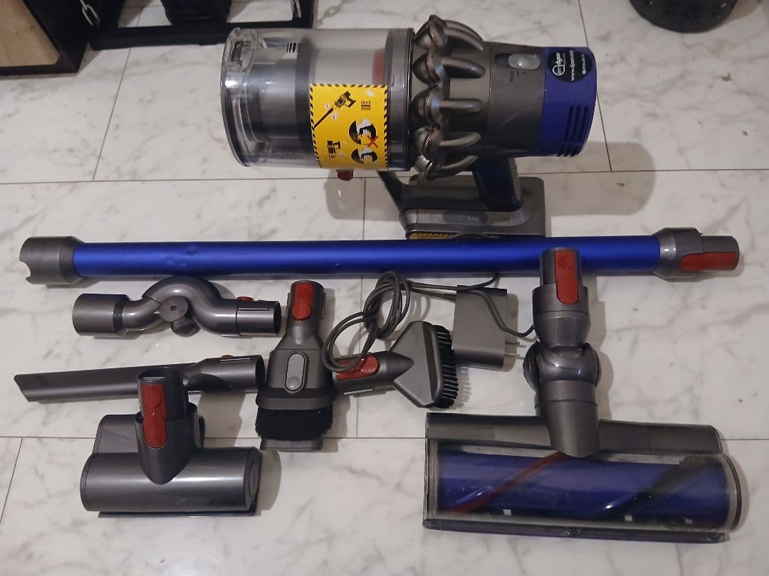 Dyson V10 SV12 本体＋付属品多数 動作確認済
