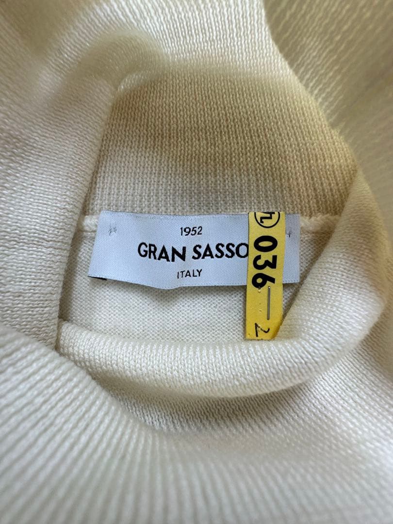 【美品クリーニング済】GRAN SASSOアイボリーホワイトタートルネック48
