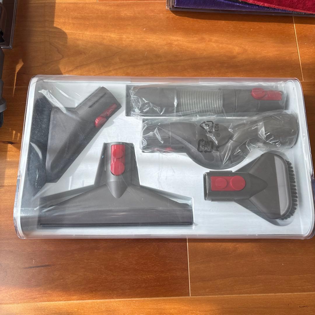 Dyson Cyclone V10 Fluffy 本体と未使用付属品