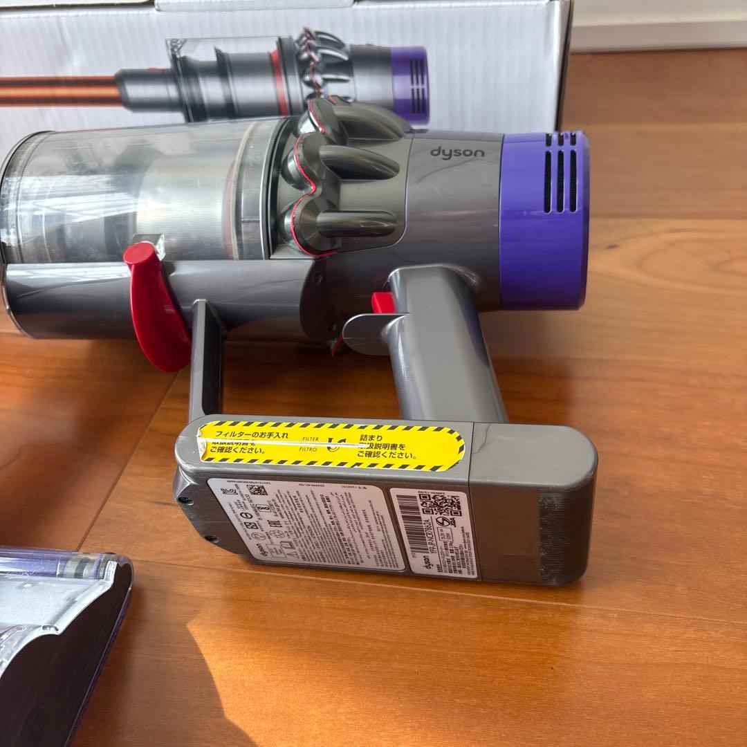 Dyson Cyclone V10 Fluffy 本体と未使用付属品