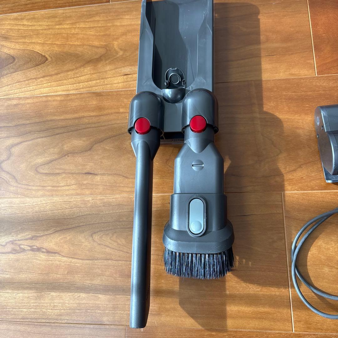 Dyson Cyclone V10 Fluffy 本体と未使用付属品
