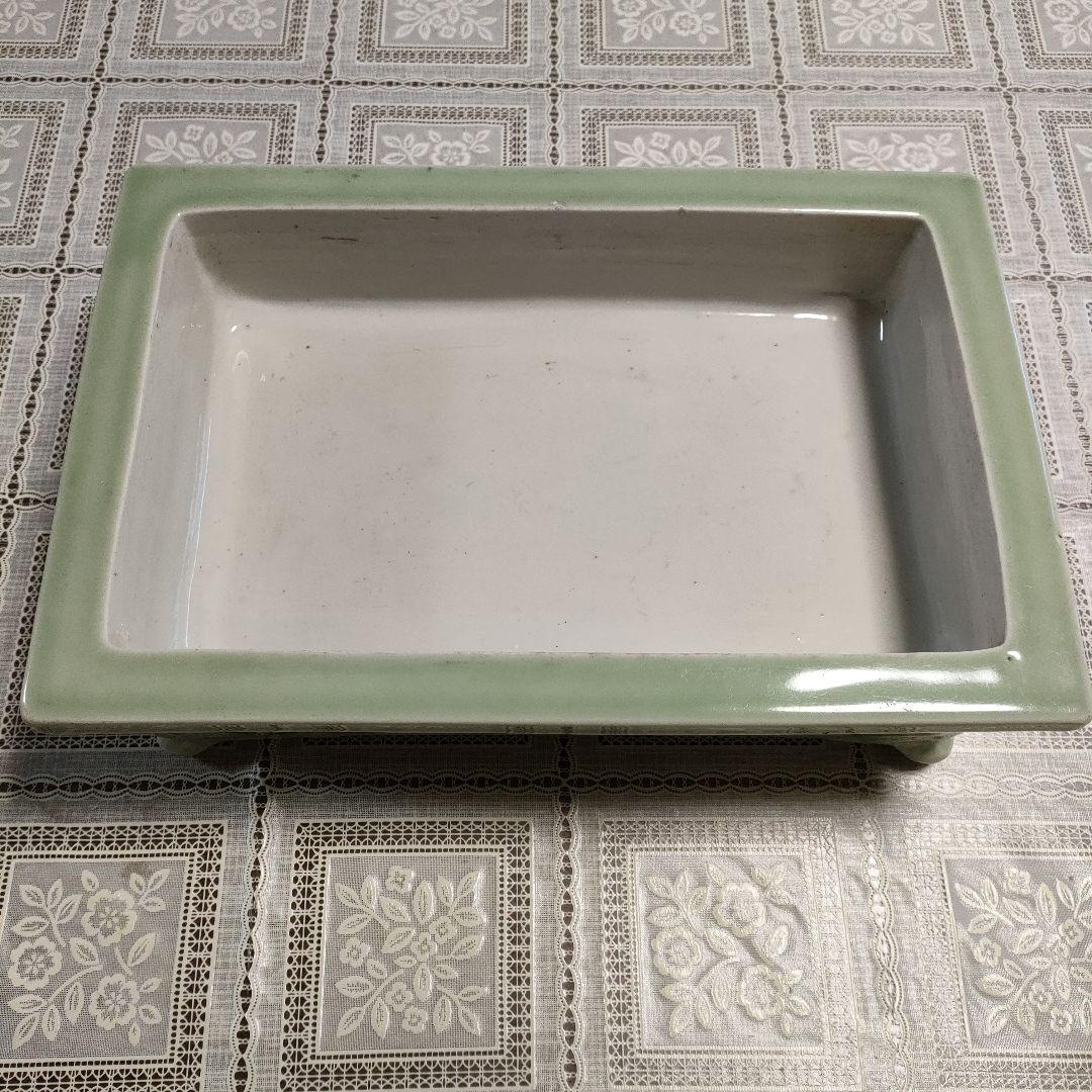 菊花紋様　脚付き長方形青磁水盤　　盆栽鉢　陶磁器