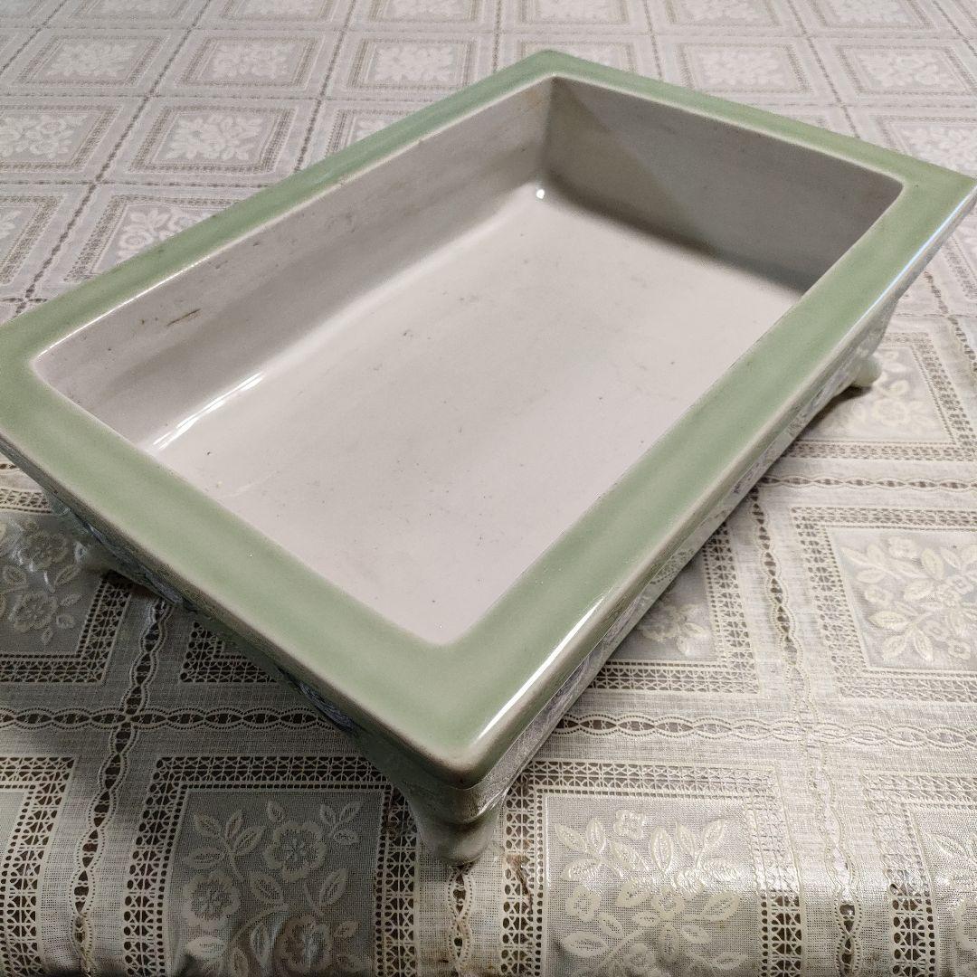 菊花紋様　脚付き長方形青磁水盤　　盆栽鉢　陶磁器