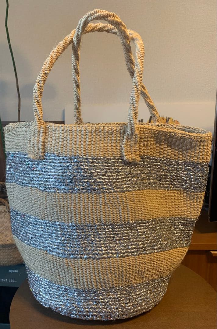 【最終お値下げ.新品：ボーダーデザインのかごバッグ】