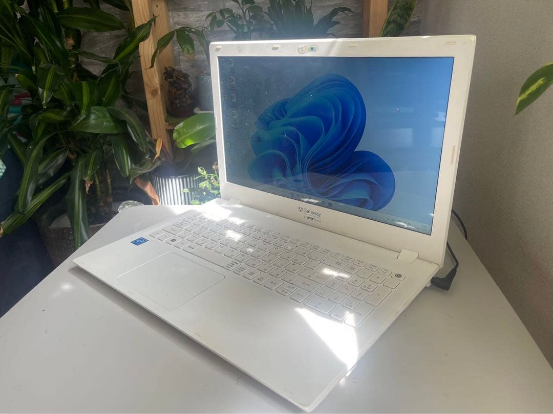 Gateway NE573-A14G/F ホワイトパソコンノ-ト