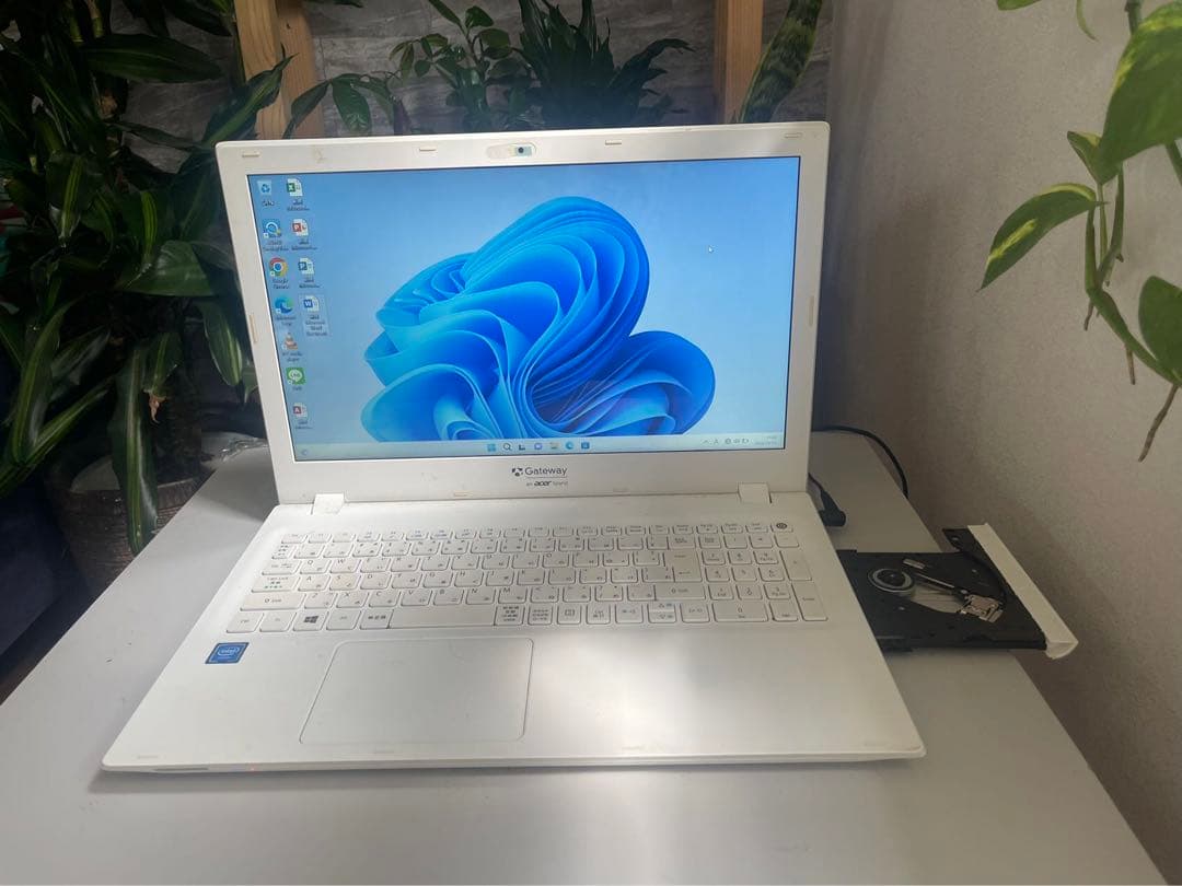 Gateway NE573-A14G/F ホワイトパソコンノ-ト