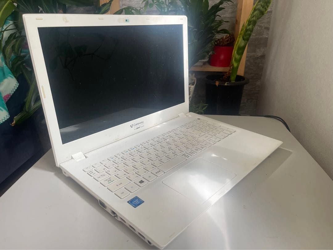 Gateway NE573-A14G/F ホワイトパソコンノ-ト