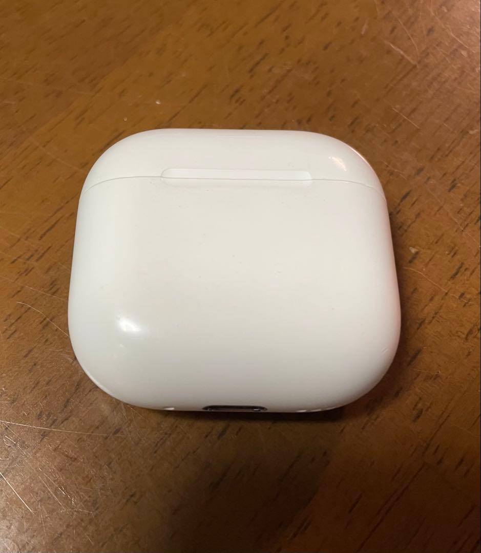 AirPods4 右耳のみ　ノイキャンあり　充電ケース付き