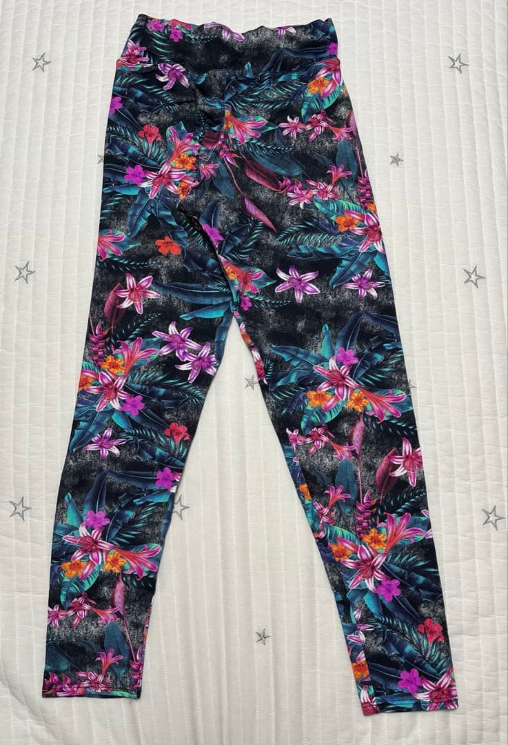 ねねらまみ様リンダワークスフローラルヨガレギンス&ロングトップスセット