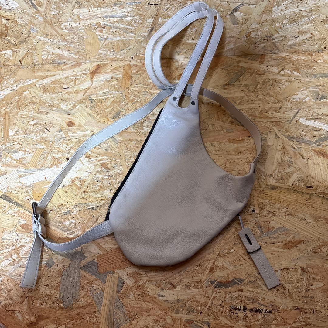 sarah pacini 本革レザー ボディバッグ ショルダーバッグベージュ