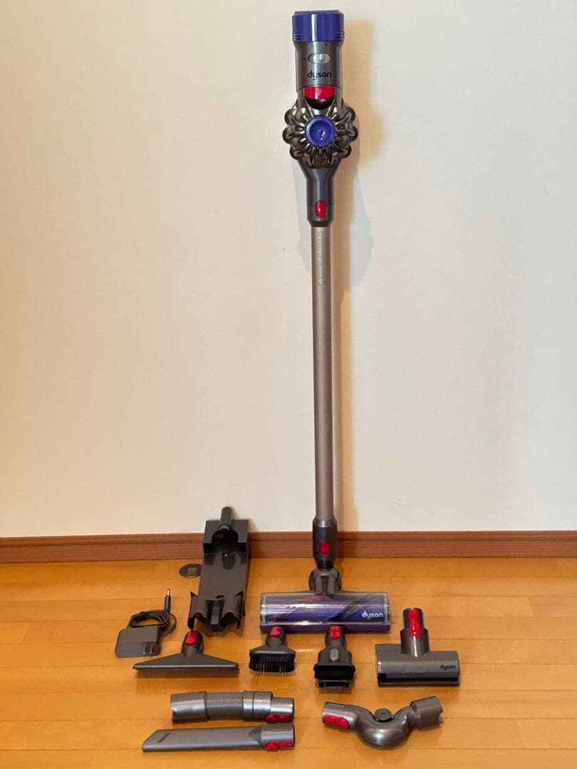 【送料無料】Dyson V8 サイクロンクリーナー　14点セット
