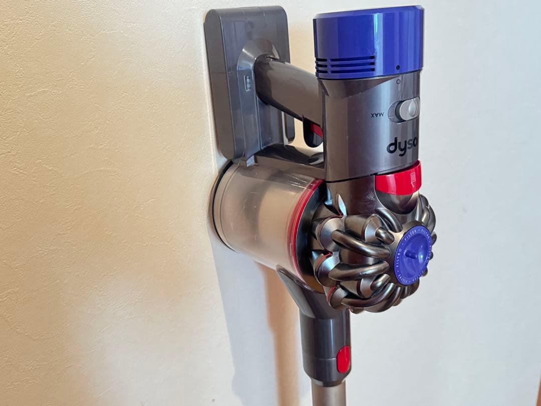 【送料無料】Dyson V8 サイクロンクリーナー　14点セット