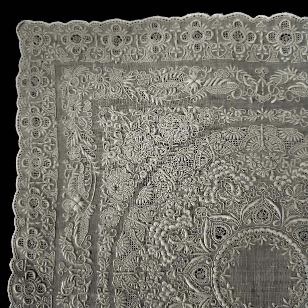 スワトウ ハンカチ 手刺繍 葡萄×蝶 R9