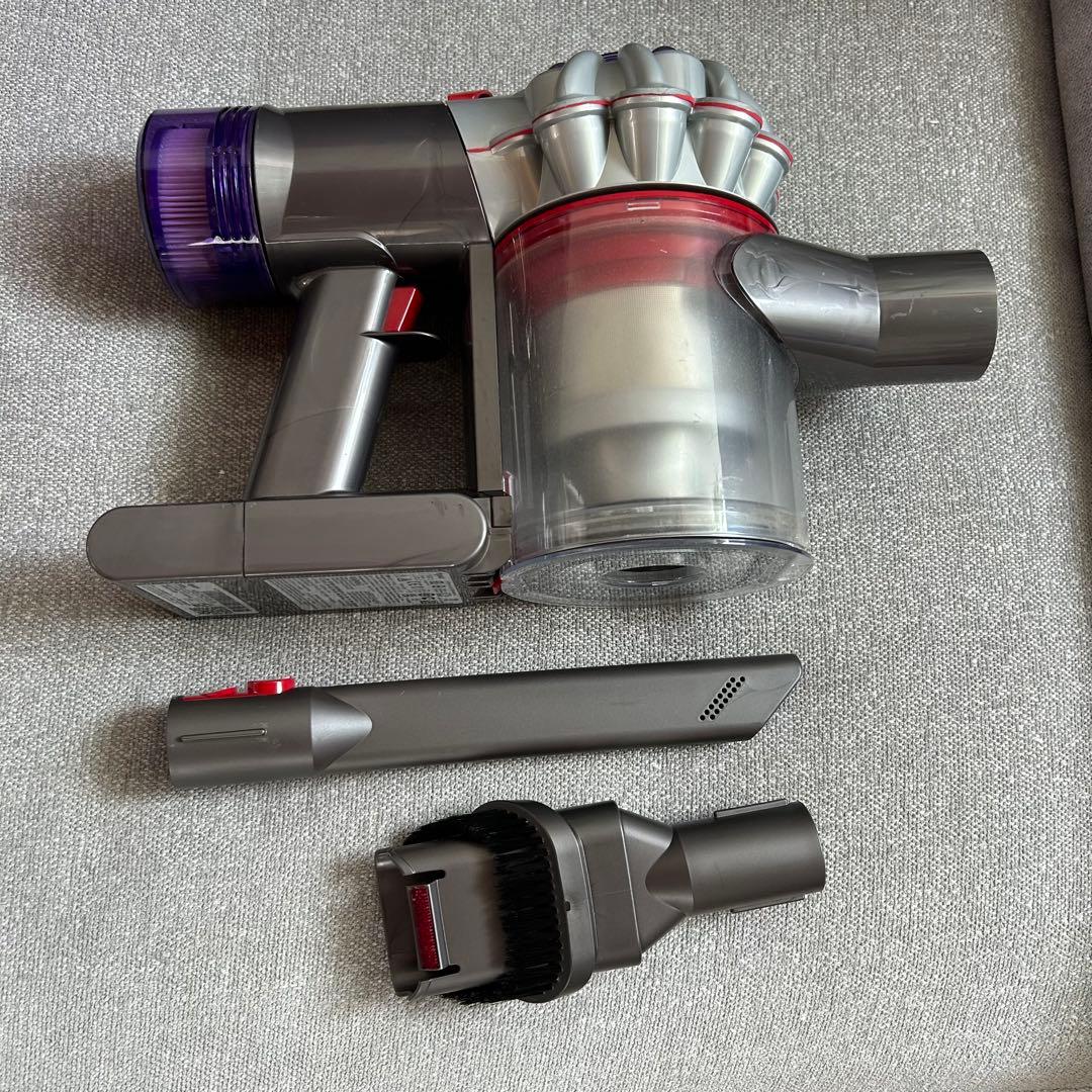 Dyson V7 Advanced SV37 本体と付属品