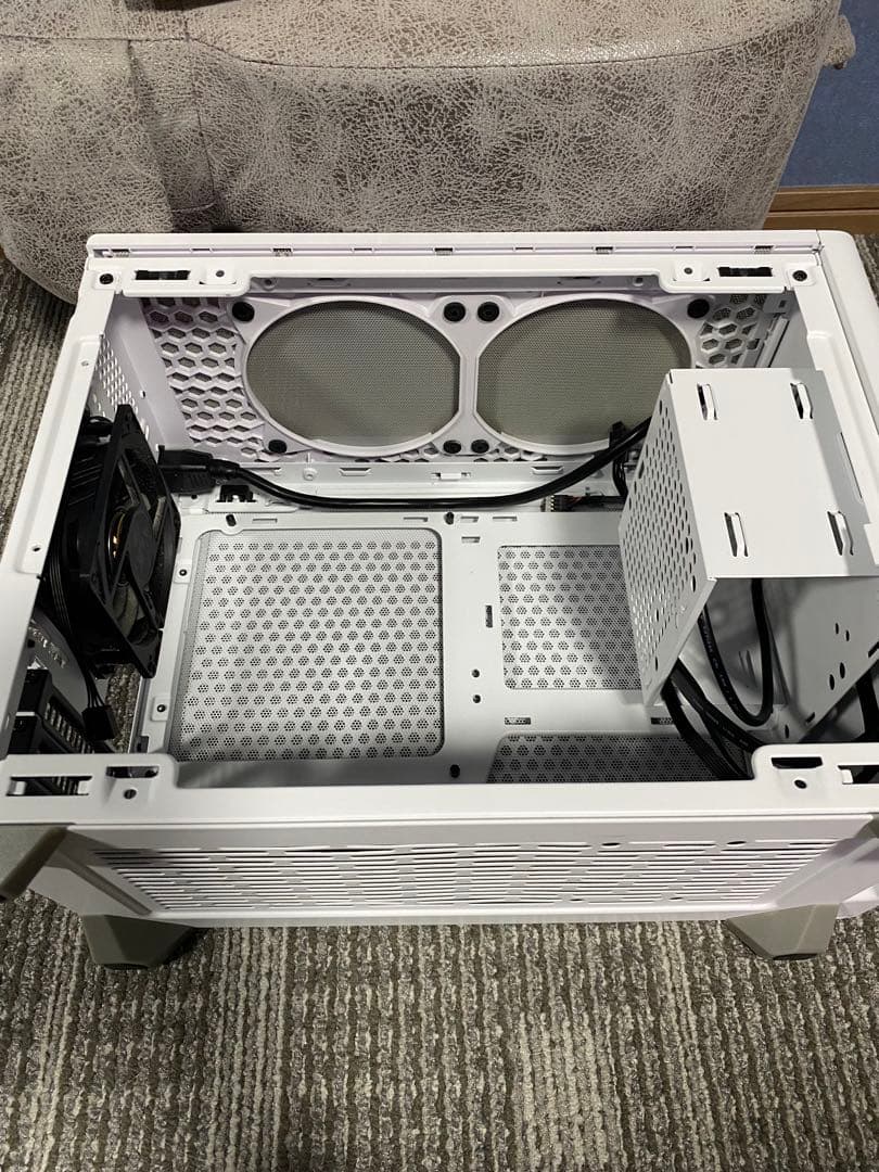 ホワイト メッシュデザイン PCケース