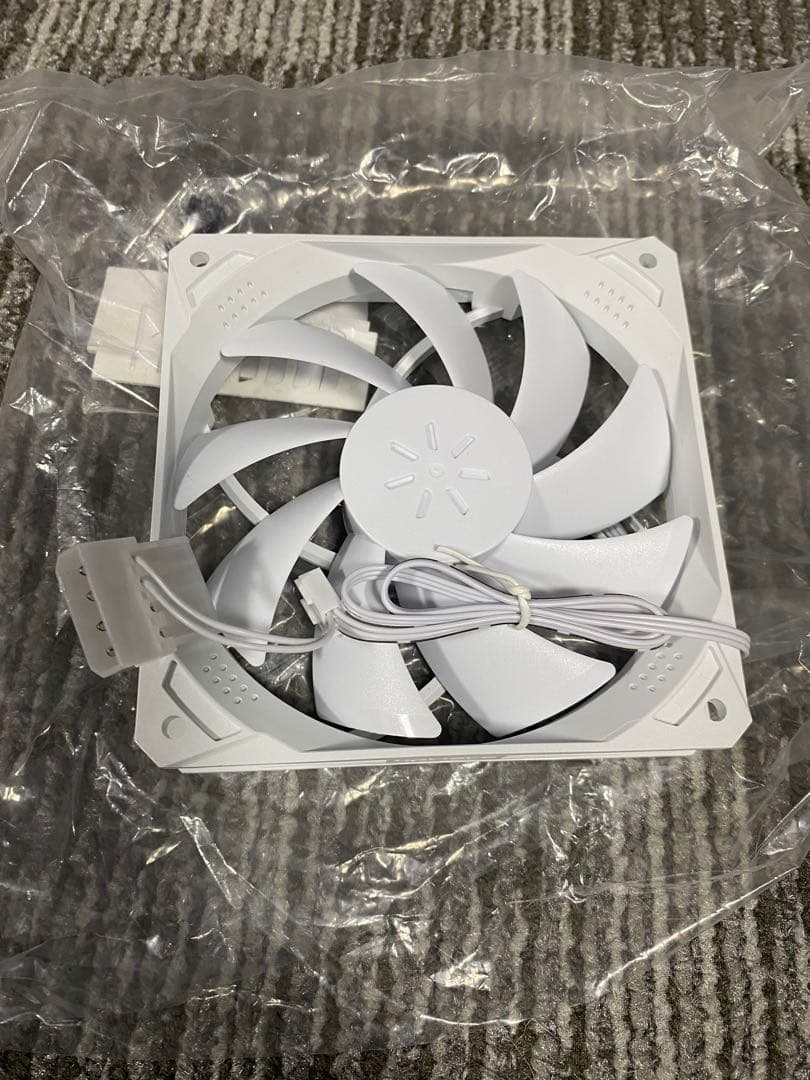 ホワイト メッシュデザイン PCケース