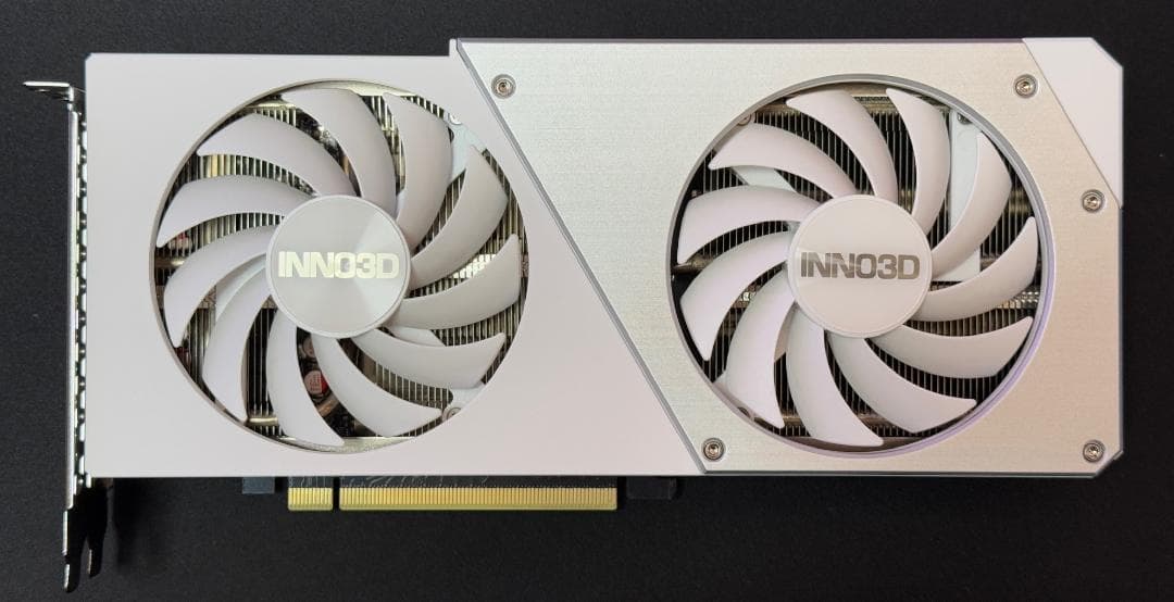 GeForce RTX 4060 Ti 16GB ホワイト 白