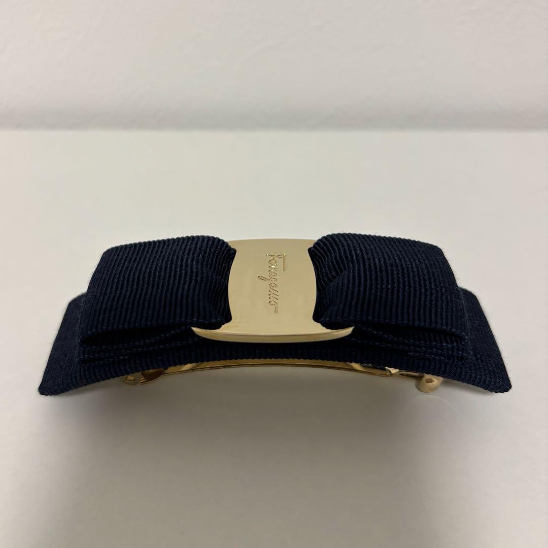 Salvatore Ferragamo　バレッタ　ネイビー