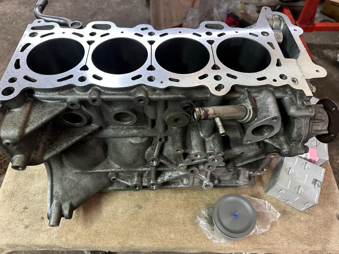 ＳＲ２０ＤＥＴ　　加工後未使用　新品ピストン