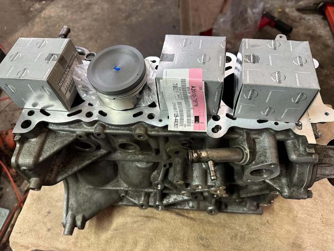 ＳＲ２０ＤＥＴ　　加工後未使用　新品ピストン