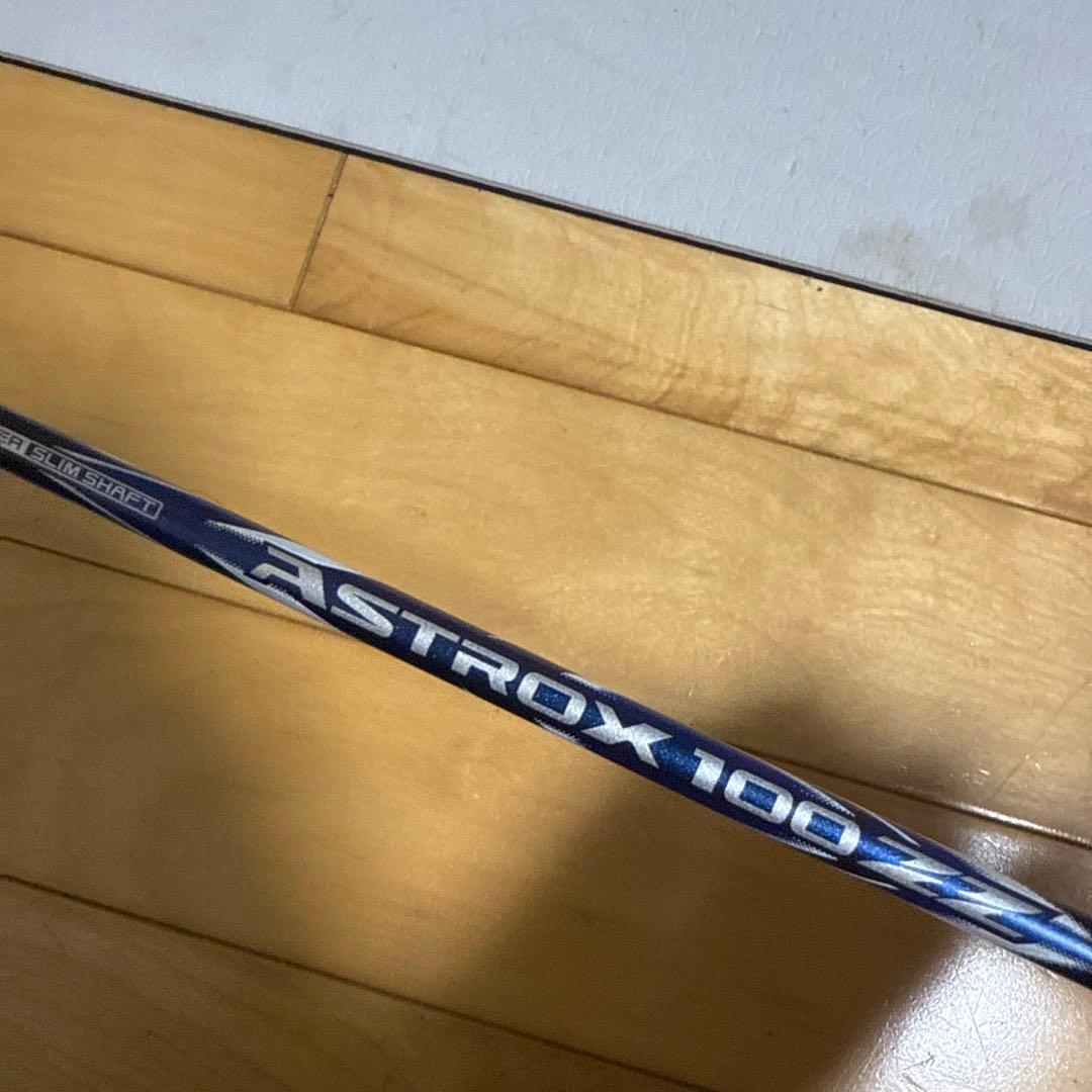 ASTROX 100ZZバドミントンラケット4U5 ジャンク品