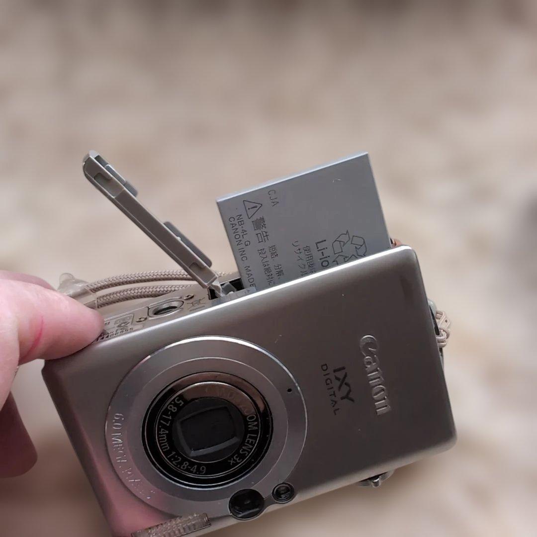デジカメ　CANON IXY70 バッテリー、取説、充電器、SDカード