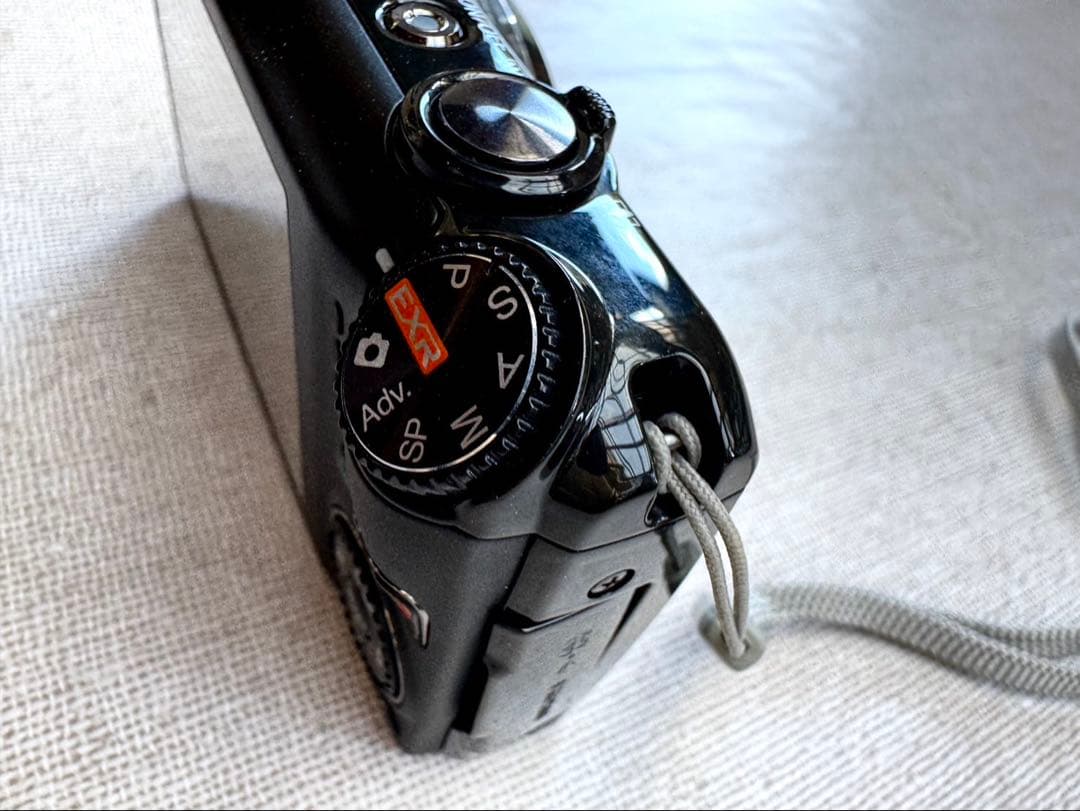 最終値引き Fujifilm FinePix F600 EXR 15メガピクセル