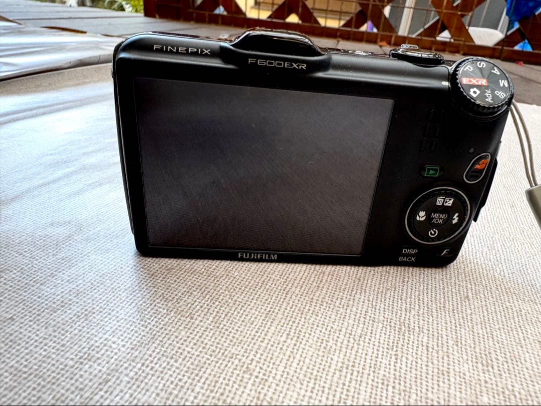 最終値引き Fujifilm FinePix F600 EXR 15メガピクセル