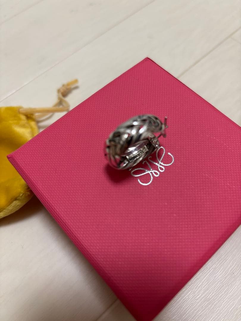 LOEWEスターリングシルバー片耳 ピアス定価11万円