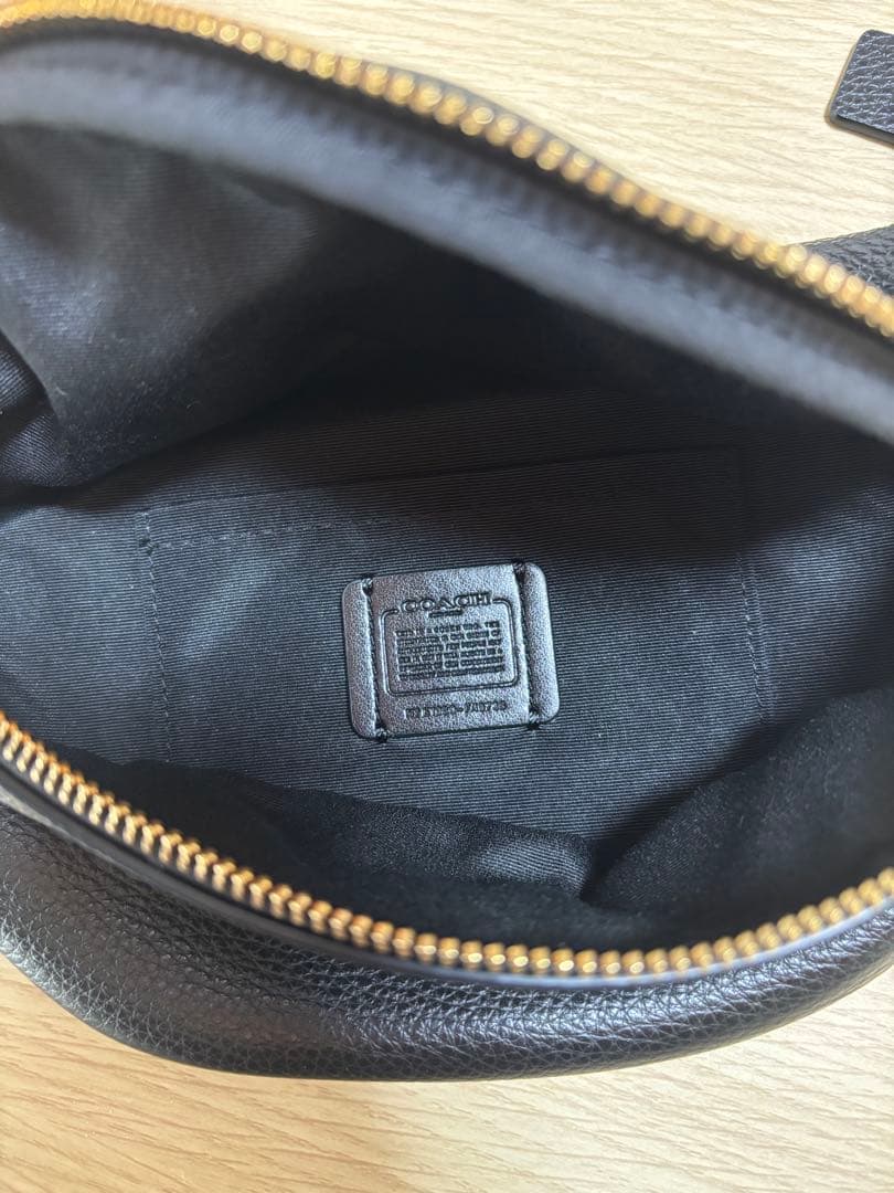 ひまわり様専門　COACH ブラックレザー ボディバッグ