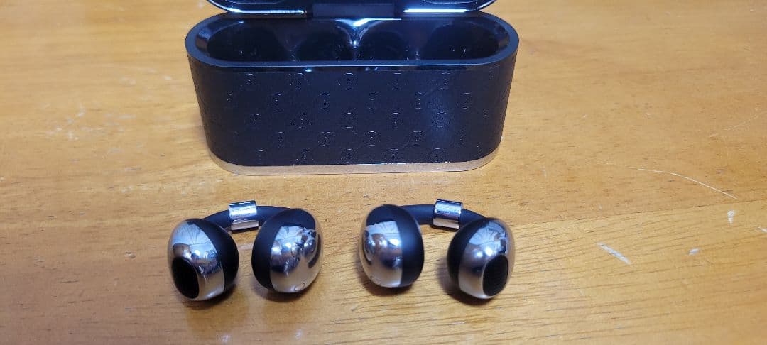 Buttons Clip ワイヤレスイヤホン