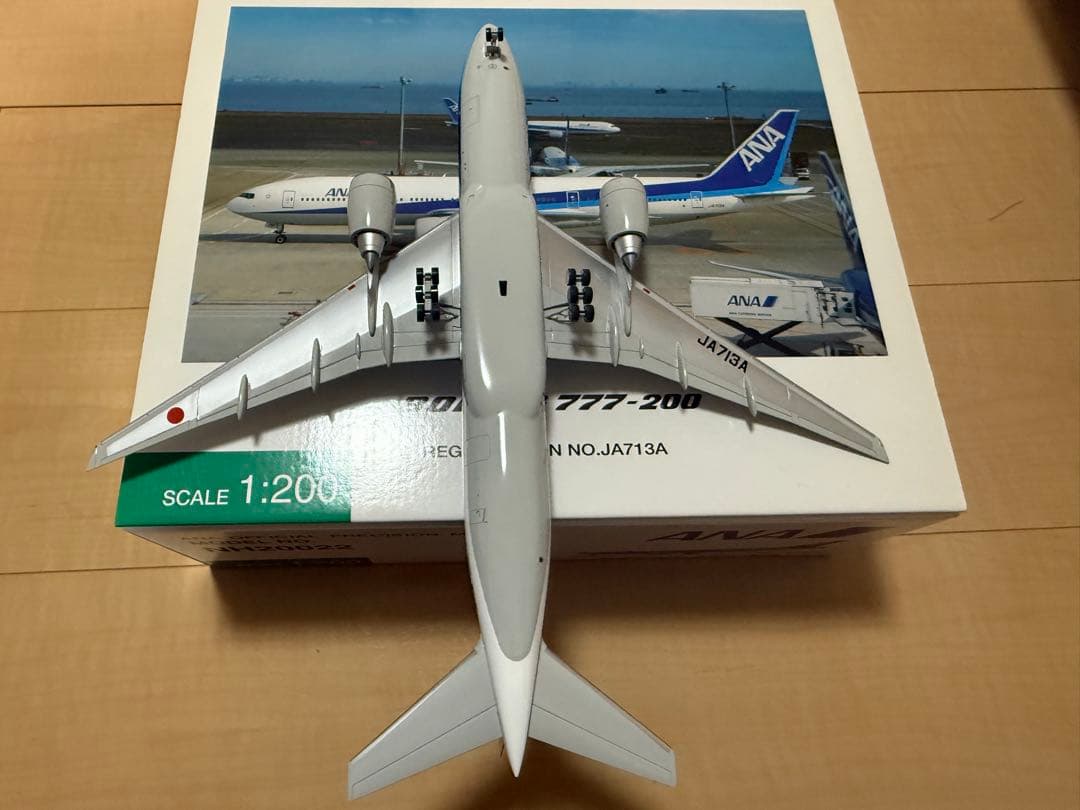 全日空商事B777-200 JA713Aスケール1:200