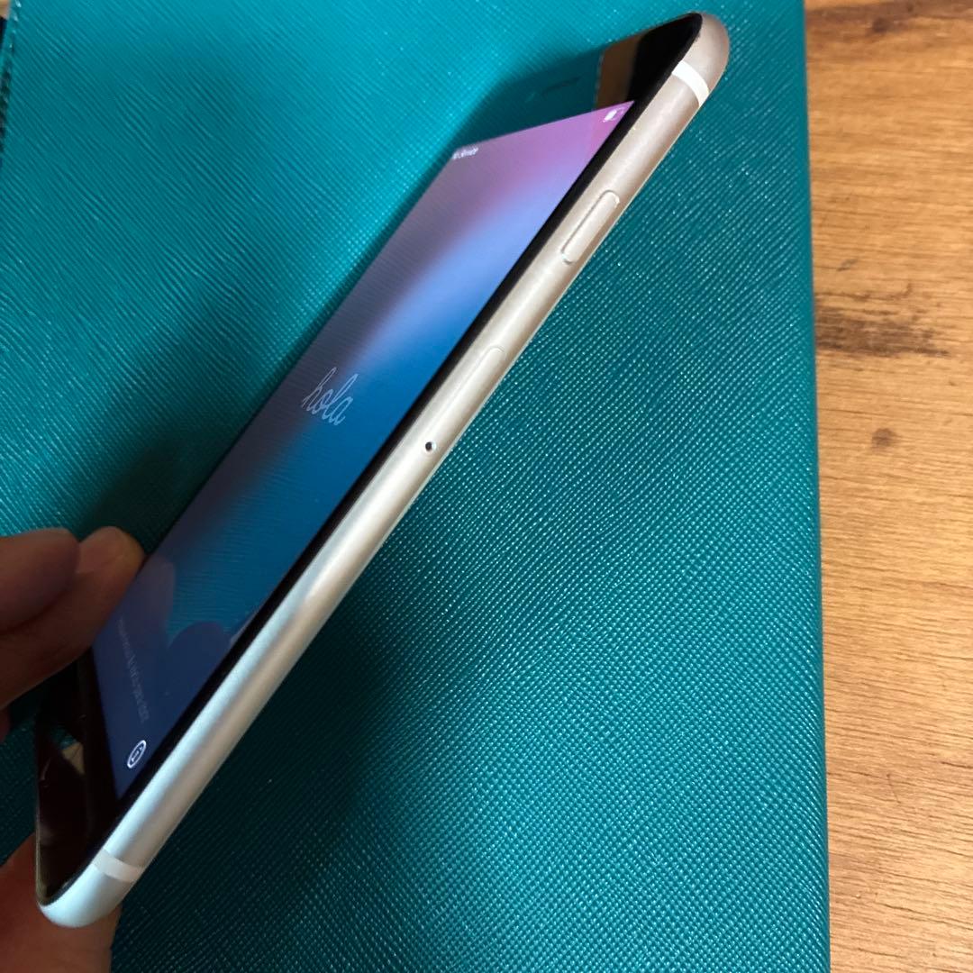 iPhone SE ホワイト　128GB