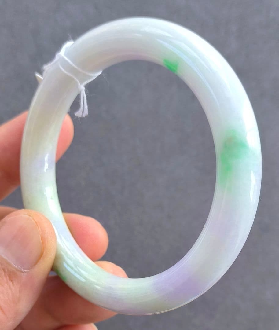 【日本鑑別書付】ラベンダーと陽緑の本翡翠バングル（内径57ミリ）5792