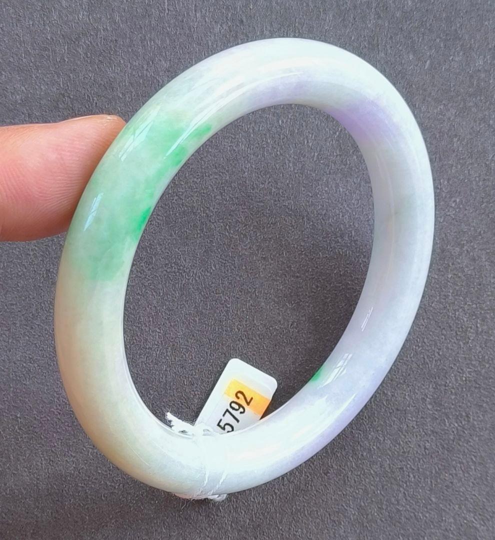 【日本鑑別書付】ラベンダーと陽緑の本翡翠バングル（内径57ミリ）5792