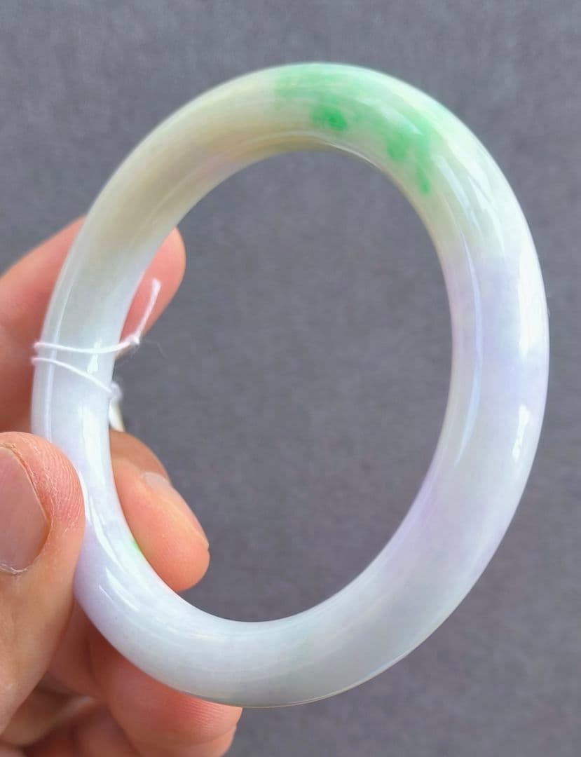 【日本鑑別書付】ラベンダーと陽緑の本翡翠バングル（内径57ミリ）5792