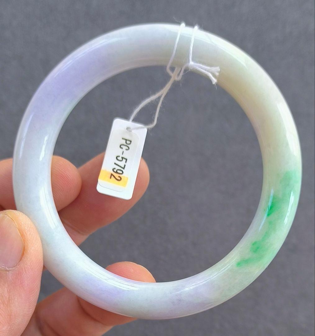 【日本鑑別書付】ラベンダーと陽緑の本翡翠バングル（内径57ミリ）5792