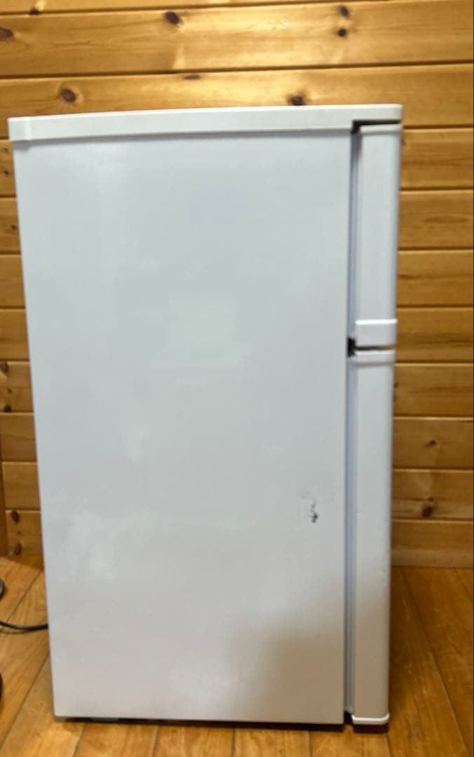 【美品】アイリスオーヤマ　冷凍冷蔵庫　81リットル　AF81-W　右開き