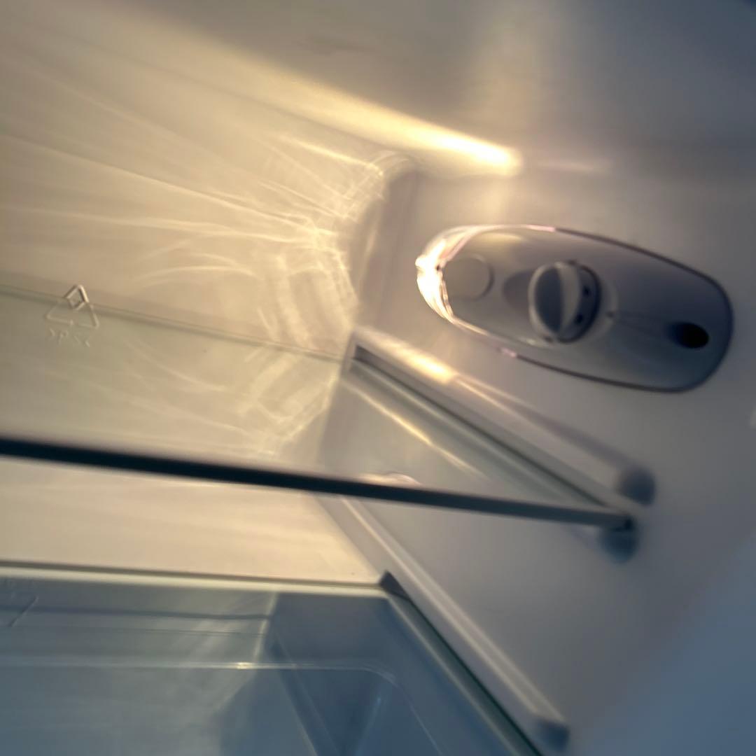 【美品】アイリスオーヤマ　冷凍冷蔵庫　81リットル　AF81-W　右開き