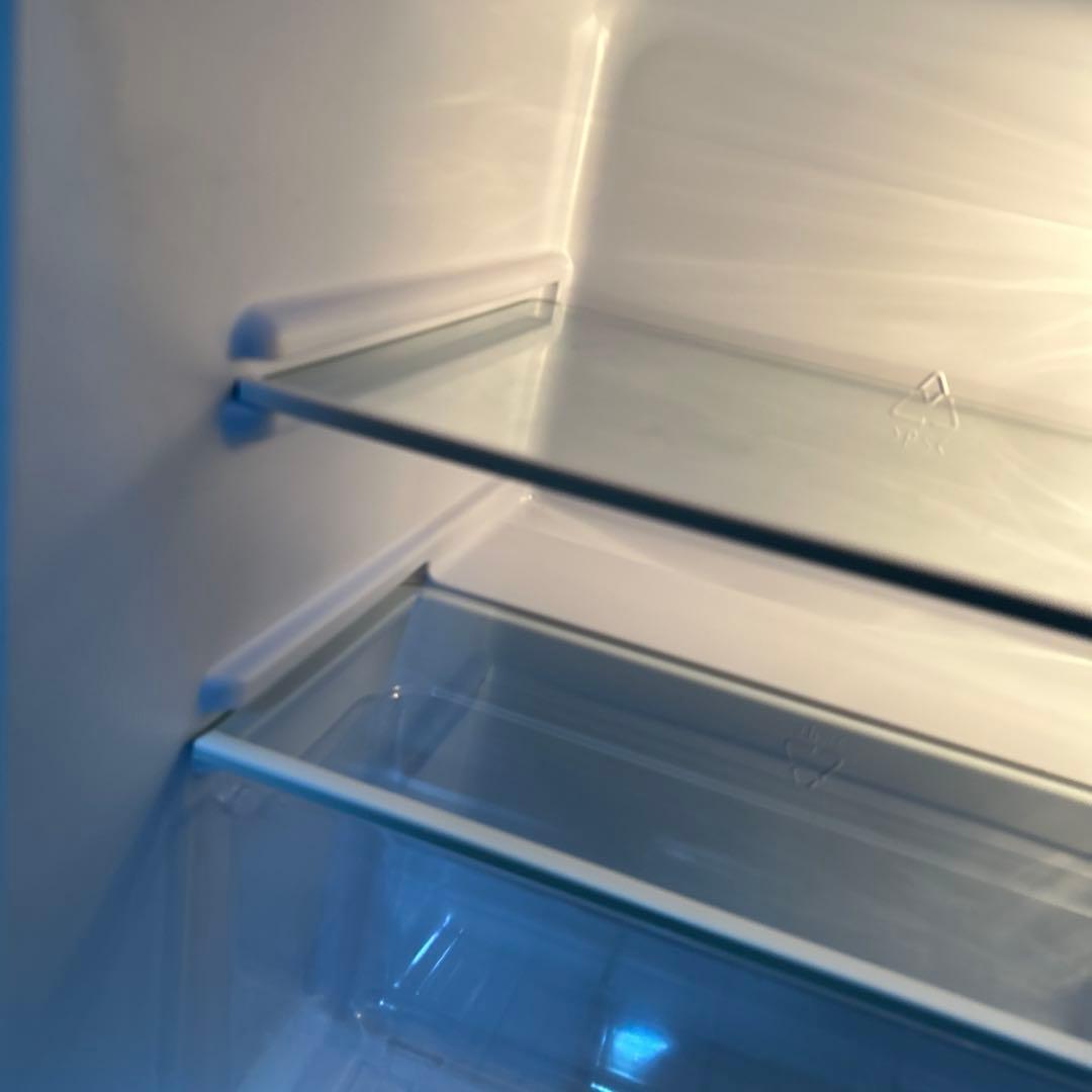 【美品】アイリスオーヤマ　冷凍冷蔵庫　81リットル　AF81-W　右開き