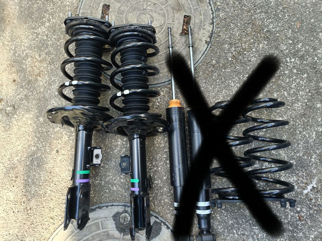 専用出品　80系ヴォクシー純正ショック フロント