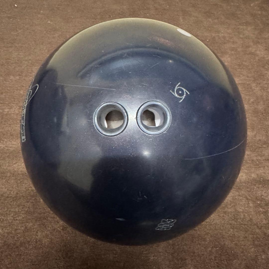 【※25日まで値下げ】ボウリングボール フィジックスブラックアウト15P3oz