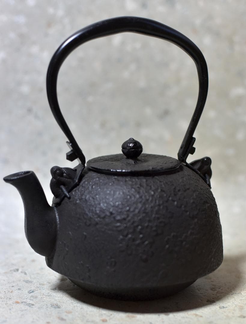 南部鉄瓶　鍋元造桜鉄瓶　【極上品】紙箱入り/お茶道具