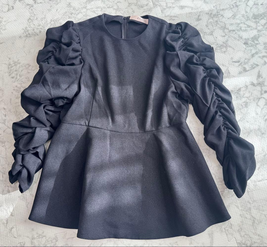 Heveヘイヴ　シャーリングペプラムブラウス　長袖　ブラック