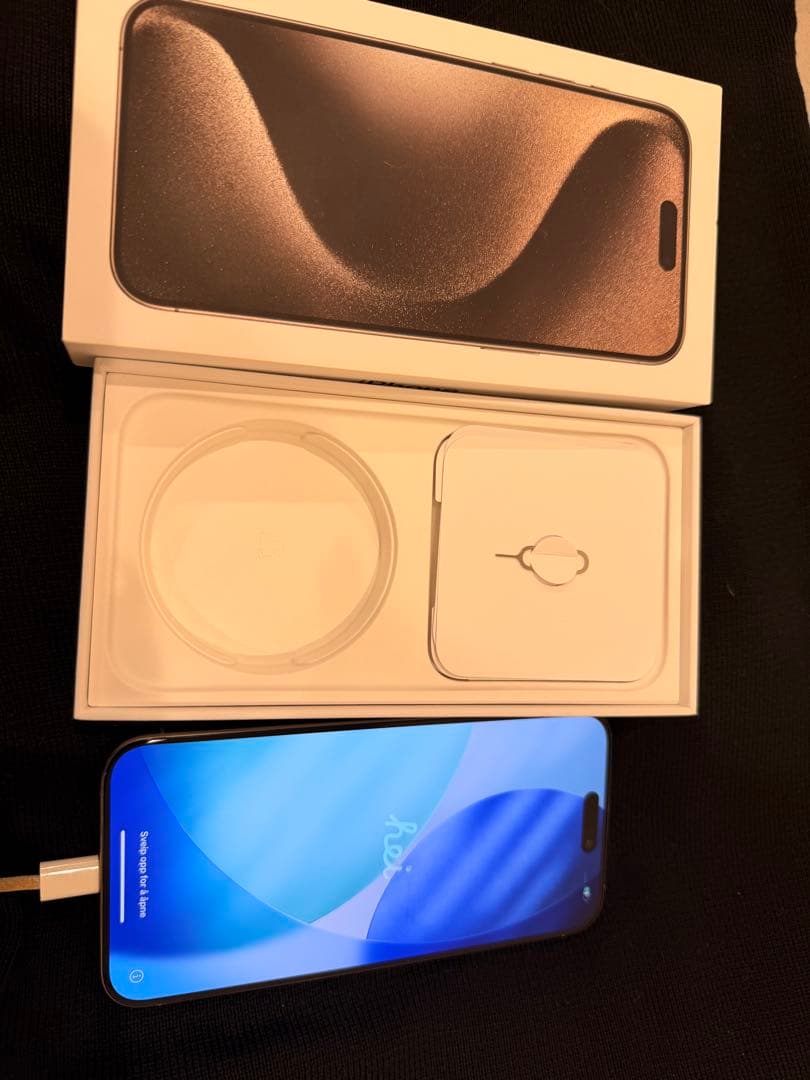 Apple iPhone 15 Pro Max チタニウム 本体