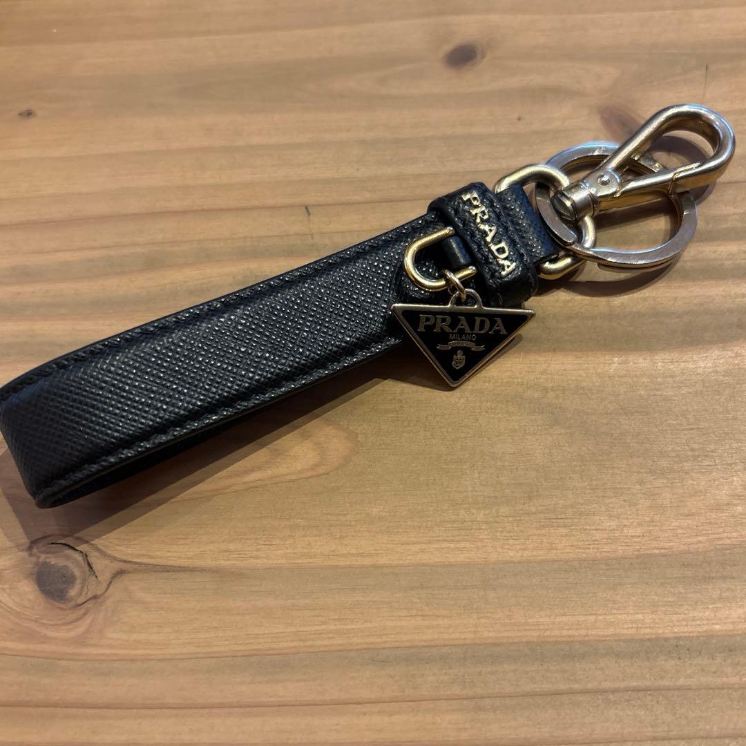 PRADA ブラックレザー キーリング