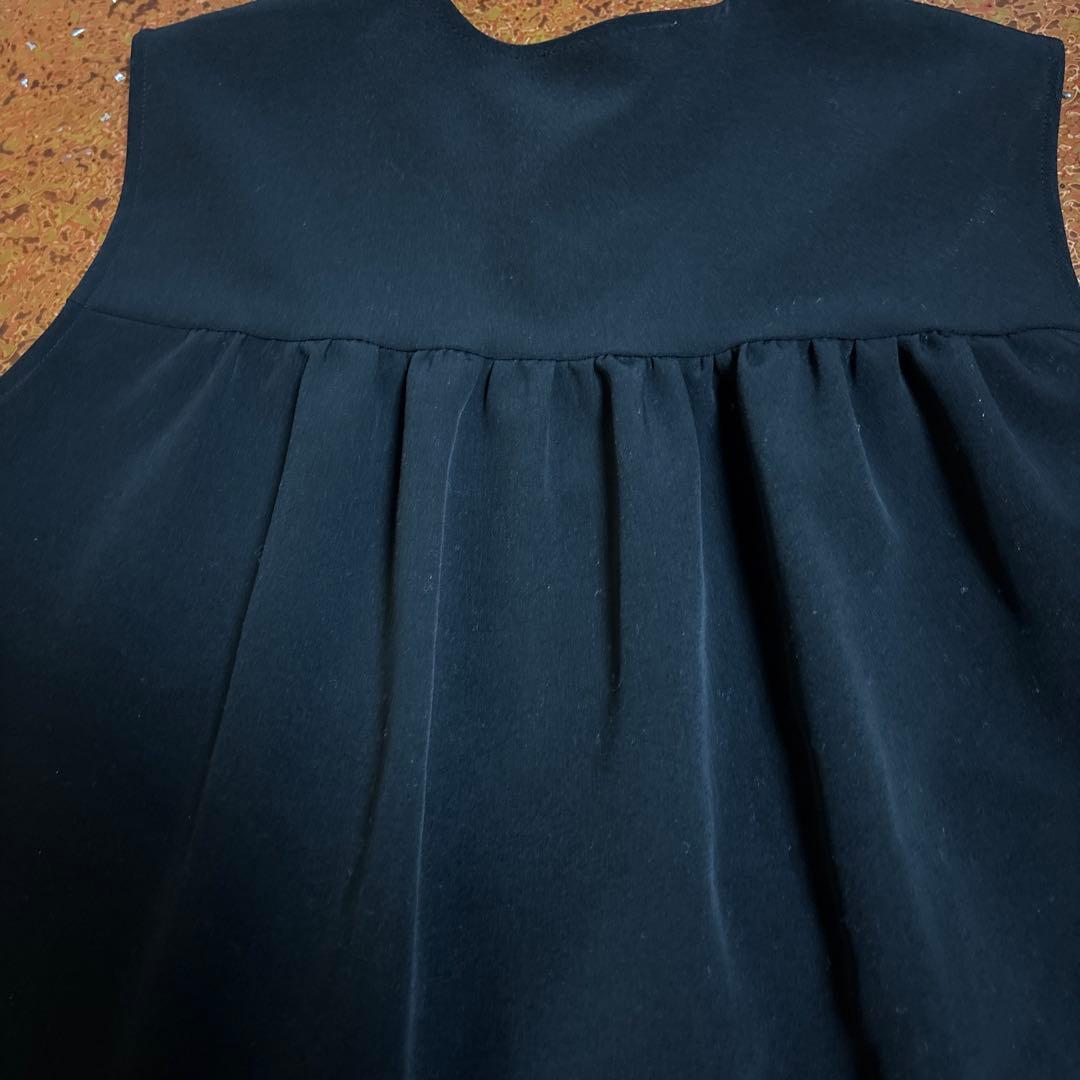 yori サイズF フリル付きポケットの黒ベスト