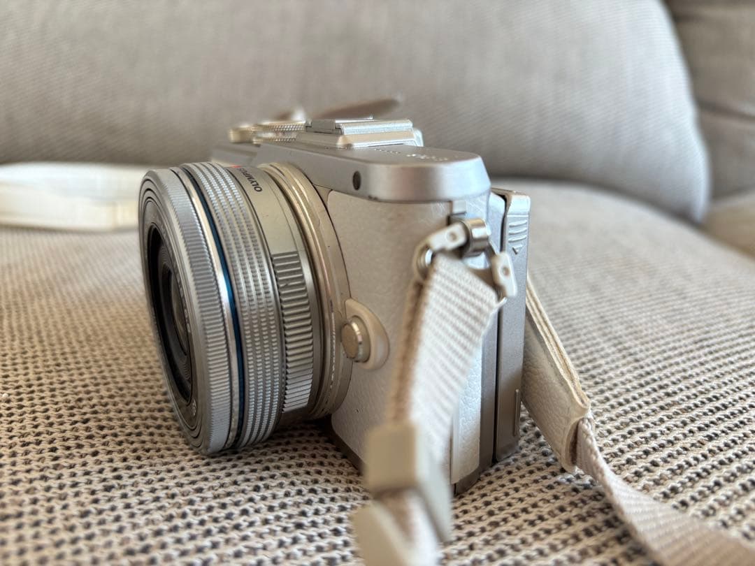 OLYMPUS PEN E-PL8 白