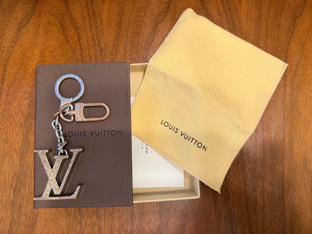 ルイ・ヴィトン ポルト クレ・イニシャル LV キーホルダー シルバー（中古）