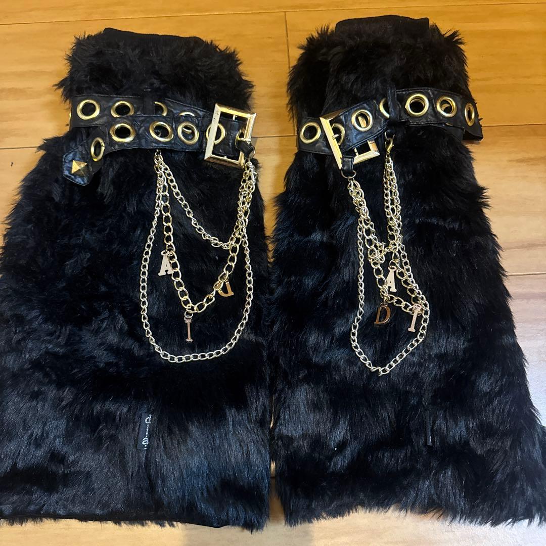 d.i.a. ファー レッグウォーマー 黒 チェーン付き